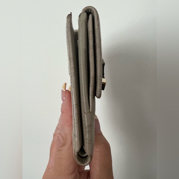 Gucci Short wallet w/box and paperwork! - Picture 7 of 14